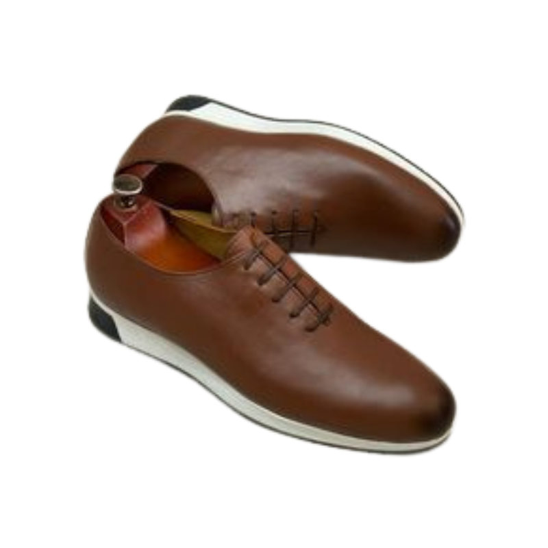 chaussures derby en cuir marron avec une semelle blanche