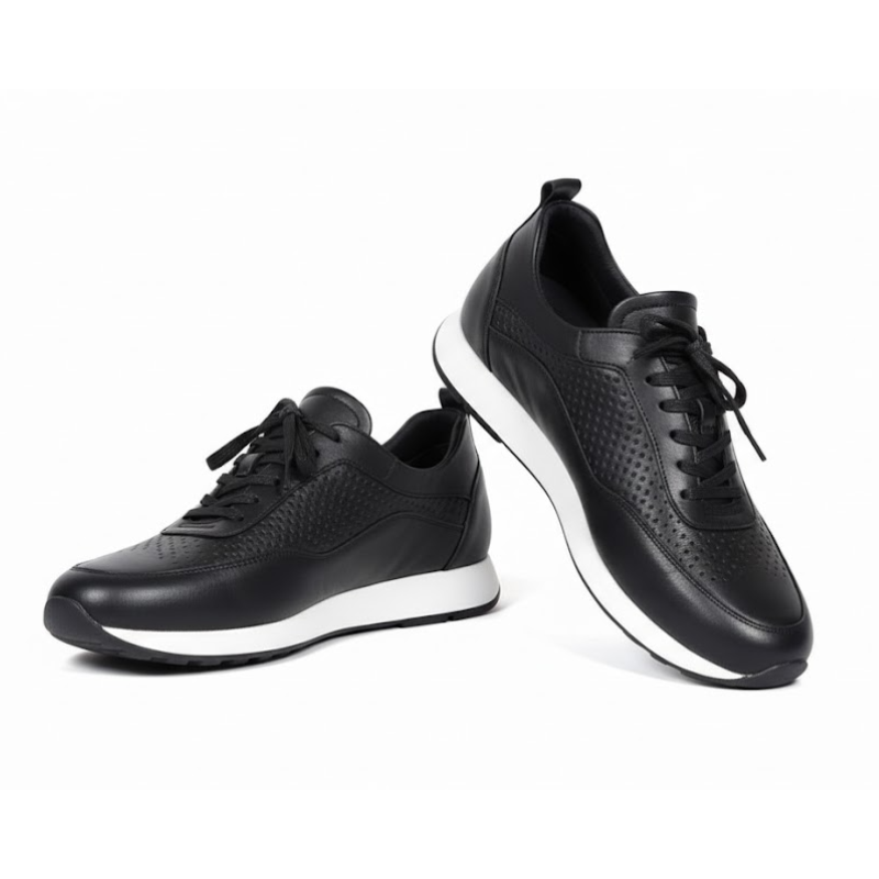 Basket basse noir avec une semelle blanche