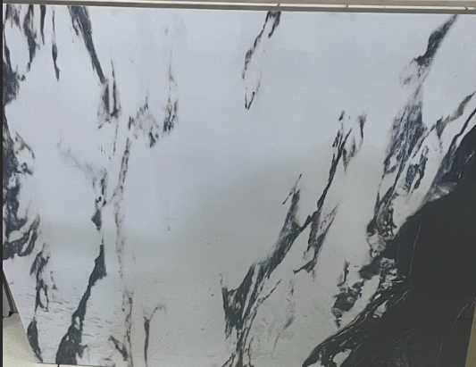 Carreau noir motif peinture