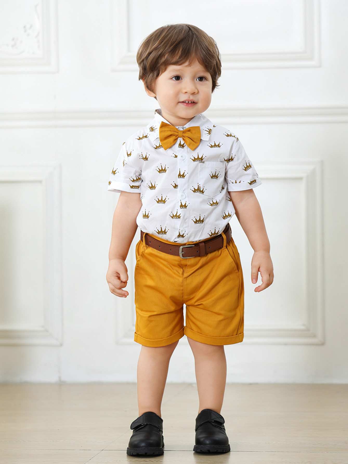 Ensemble short pour enfants avec neuf et ceinture