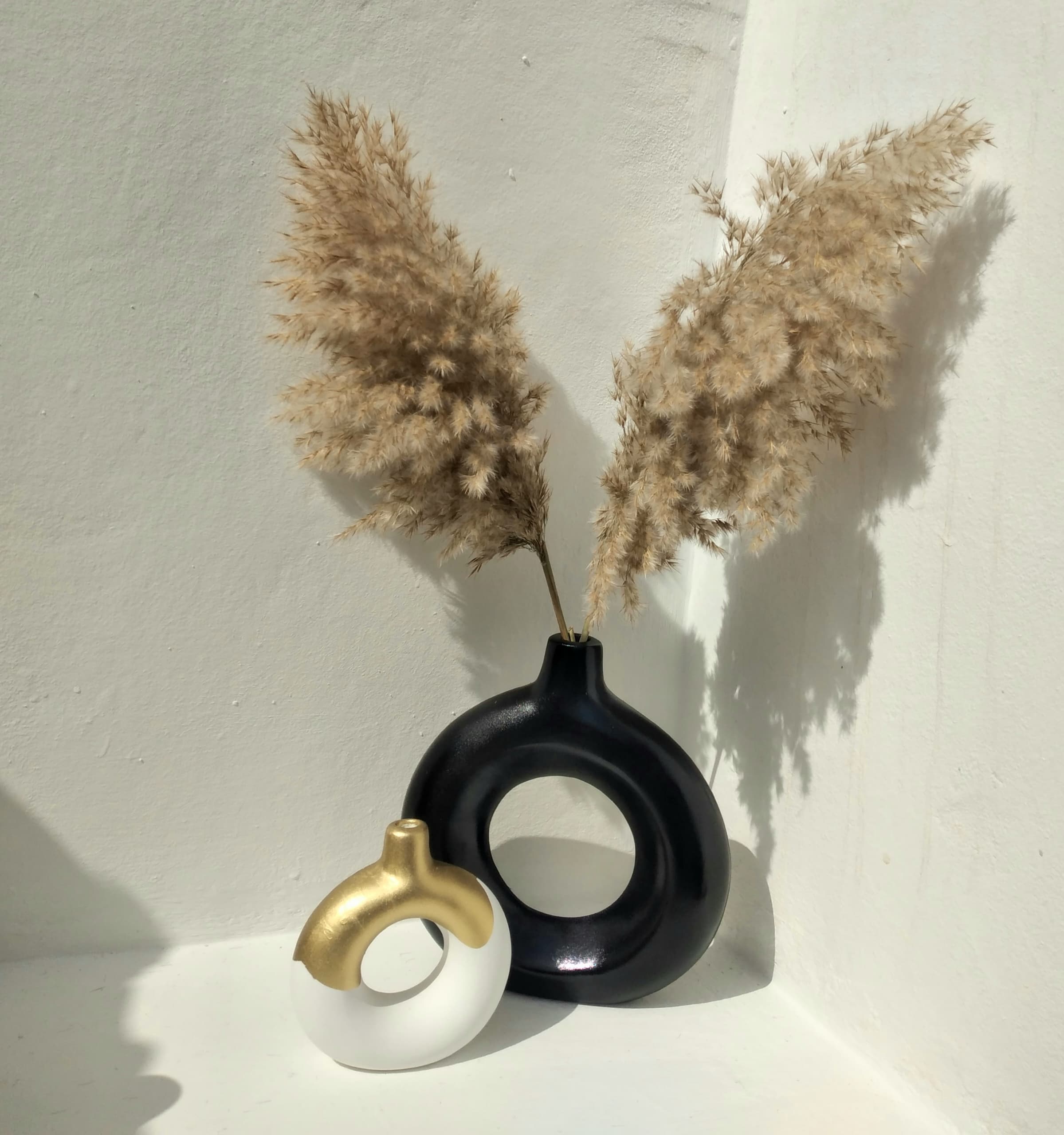 Lot de 2 vases décoratifs en céramique – Noir & Blanc avec finition dorée