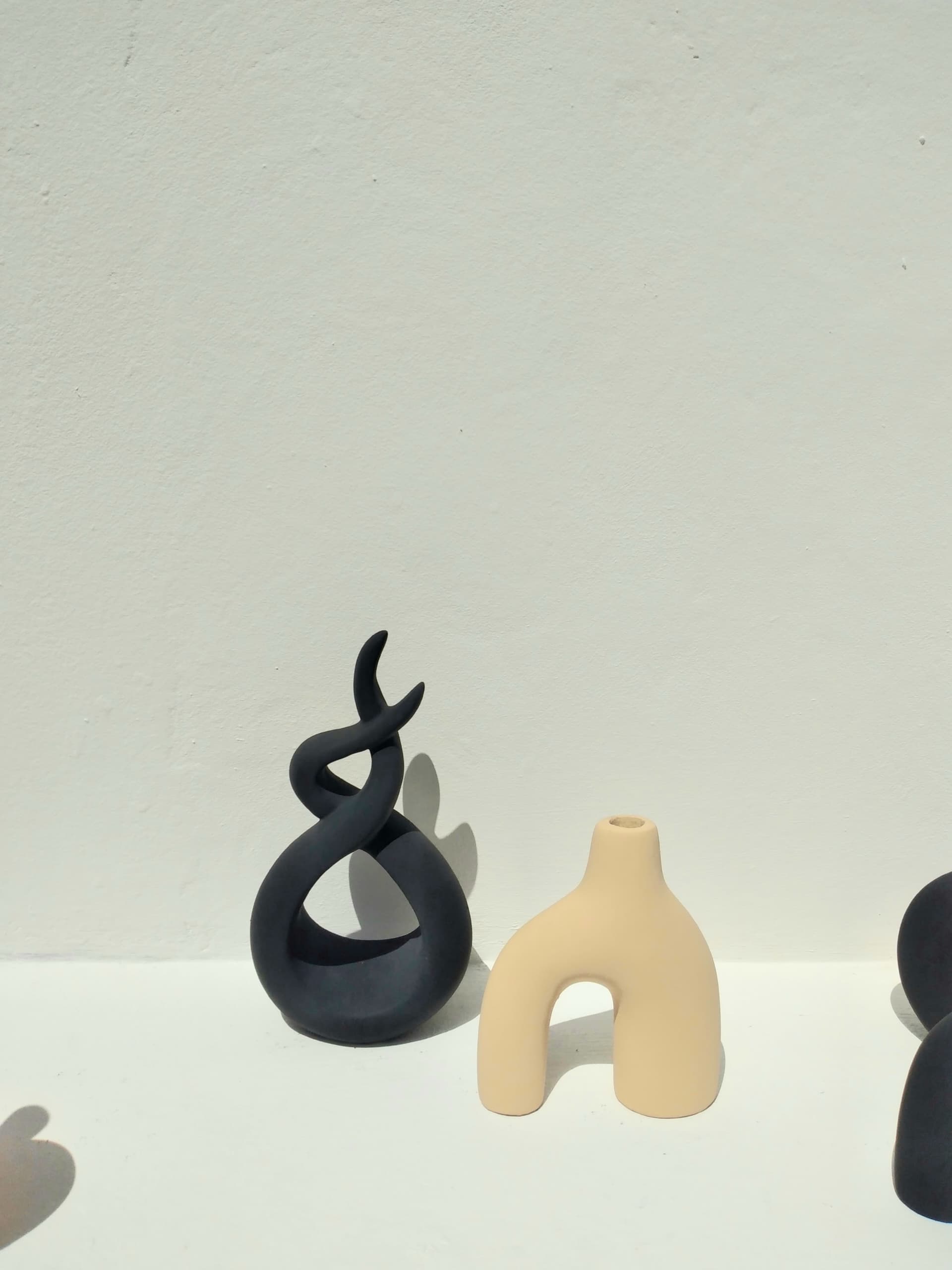 Lot de 2 vases décoratifs en céramique – Design artistique moderne