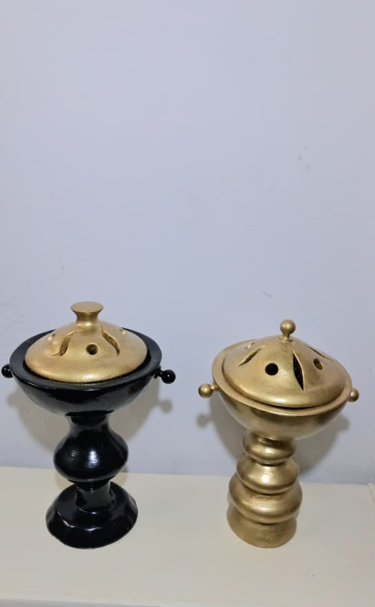 Encensoir Artisanal Sculpté (Thouraye) – Noir & Doré / Doré