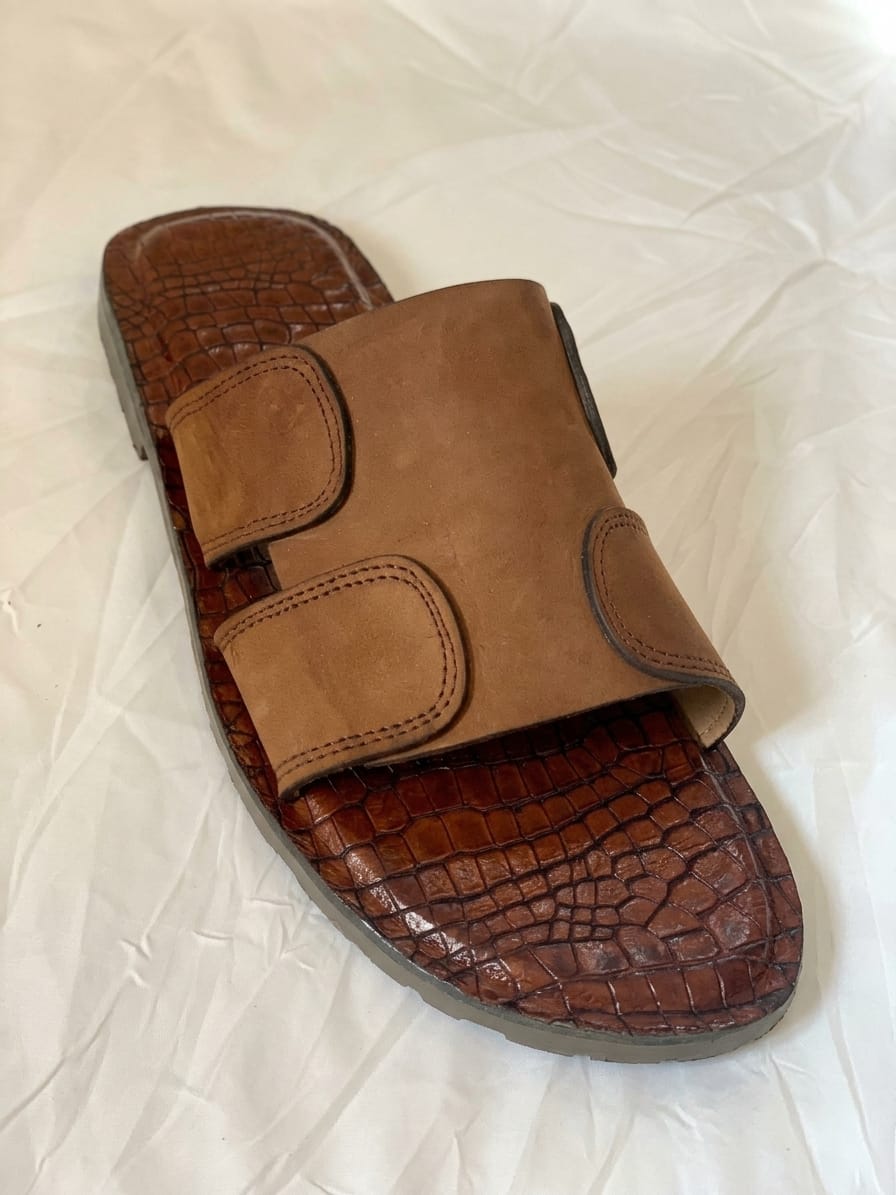 Sandale Mbarakiss en Cuir et Daim – Marron — vue 1